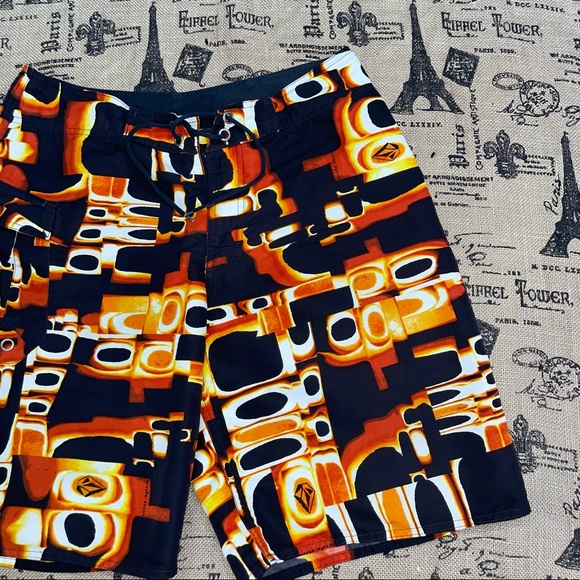 Volcom Mod Tech Black/Orange Distraction Print Short Size 32 - Picture 3 of 13